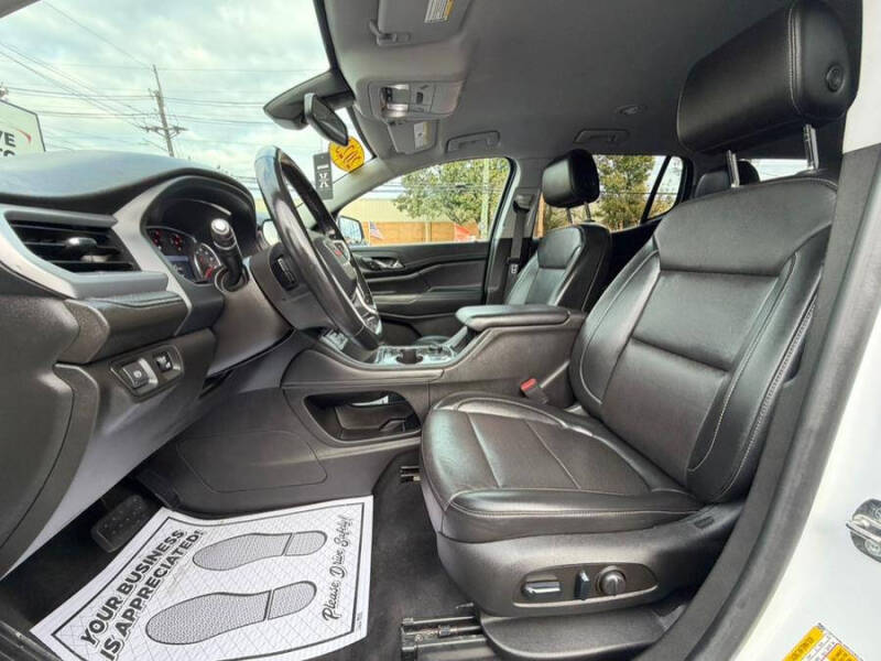 2023 GMC Acadia SLT