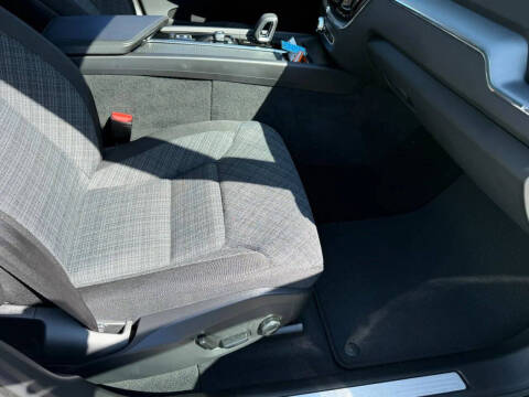 2022 Volvo XC60 B5 Momentum