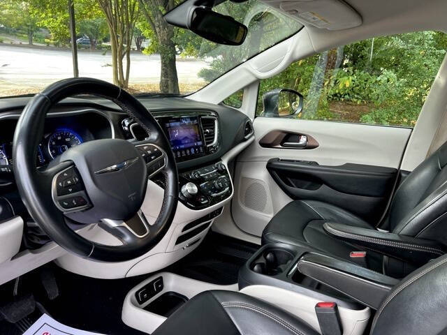 2017 Chrysler Pacifica Touring-L