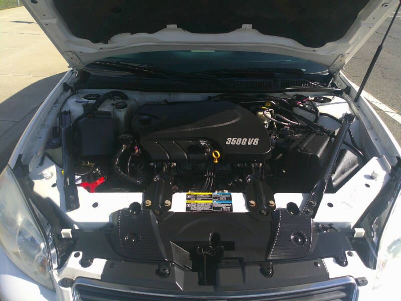 2008 Chevrolet Impala LS photo 14