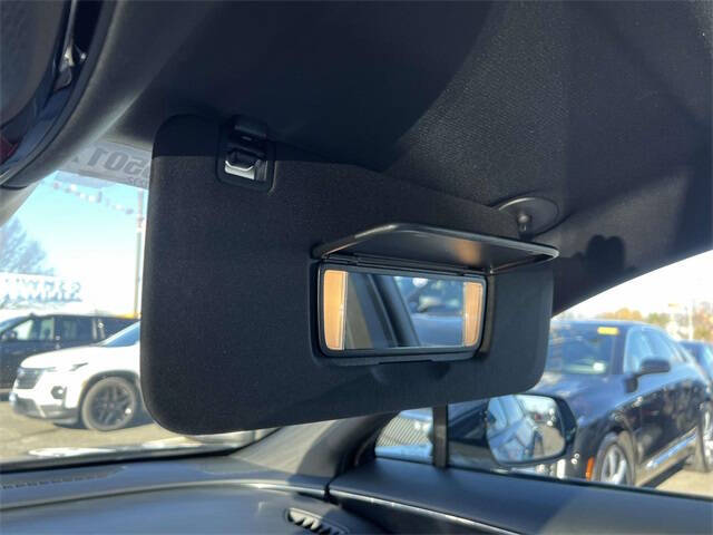 2024 Cadillac LYRIQ Luxury 2