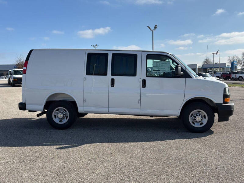 2025 Chevrolet Express 2500
