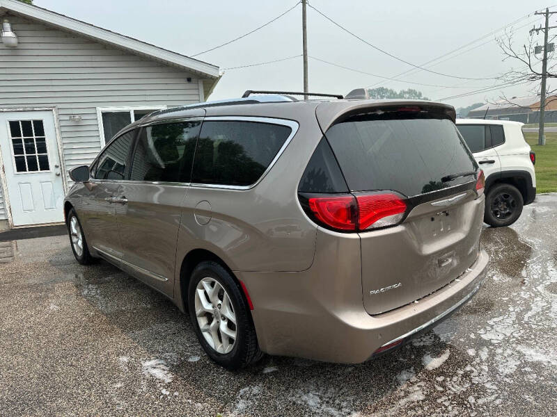 2017 Chrysler Pacifica Touring-L Plus