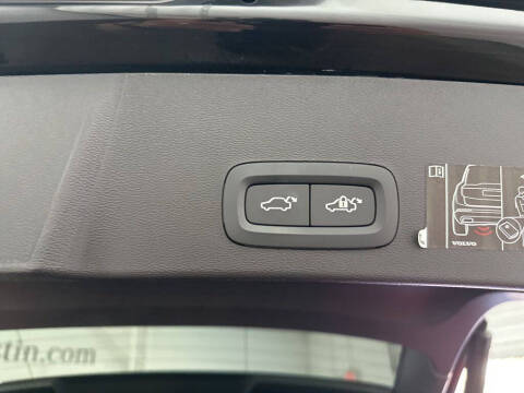 2022 Volvo XC40 T5 R-Design