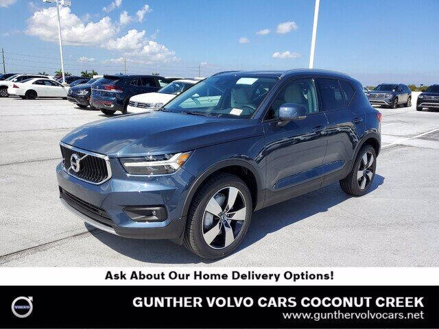 2021 Volvo XC40 T5 Momentum