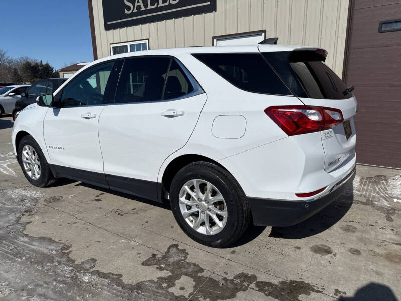 Used 2018 Chevrolet Equinox LT with VIN 2GNAXJEV2J6229211 for sale in Dakota City, NE