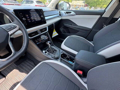 2025 Volkswagen Taos SE 4Motion