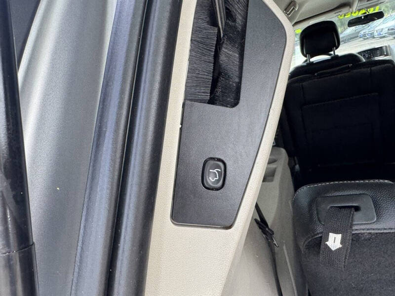 2013 Chrysler Town and Country Touring