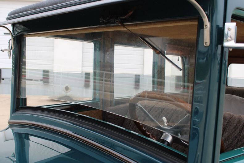 1927 Oldsmobile Sedan