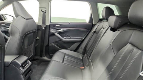 2025 Audi Q6 e-tron quattro Premium Plus