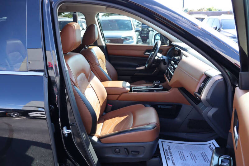 2023 Nissan Pathfinder Platinum