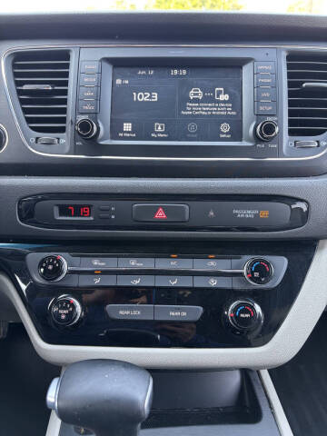 2017 Kia Sedona LX
