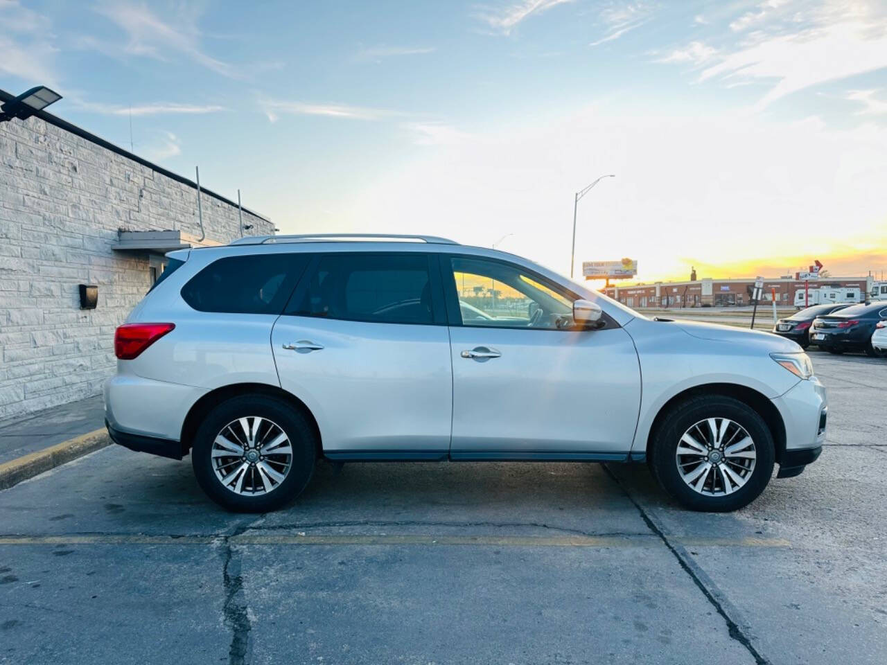 2020 Nissan Pathfinder for sale at Atlas Auto Sales LLC in Lincoln, NE