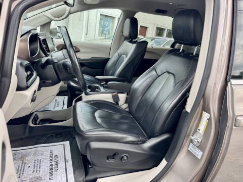 2017 Chrysler Pacifica Touring-L Plus