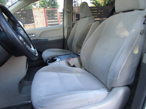2017 Toyota Sienna LE 8-Passenger