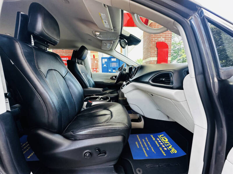 2017 Chrysler Pacifica Touring-L Plus