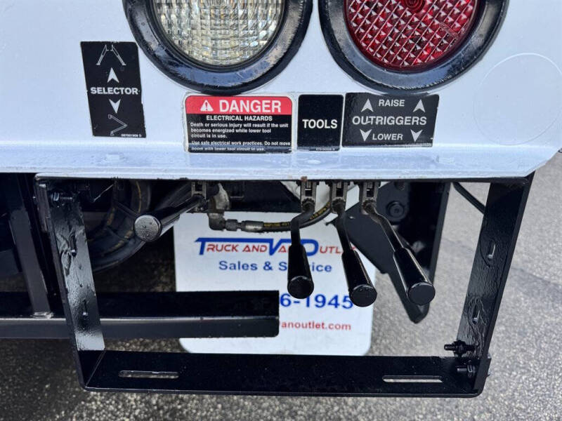 2019 Freightliner M2 106