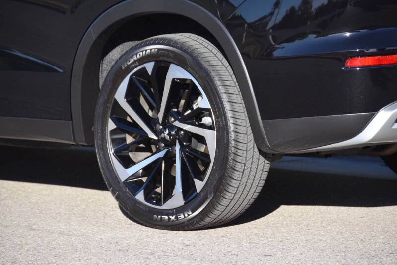 2023 Mitsubishi Outlander PHEV SE