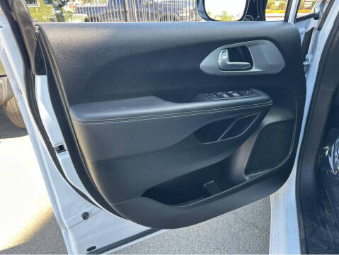 2024 Chrysler Pacifica Touring