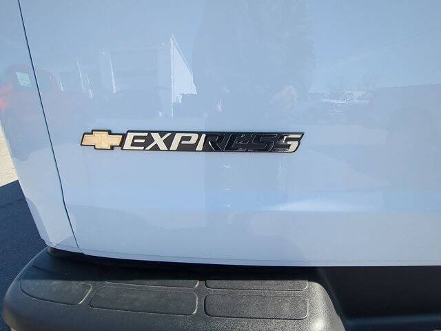 2025 Chevrolet Express 2500