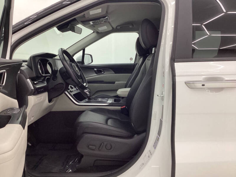 2023 Kia Carnival LX