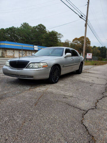 2004 Lincoln Town Car for sale at GEORGIA AUTO DEALER LLC in Buford GA