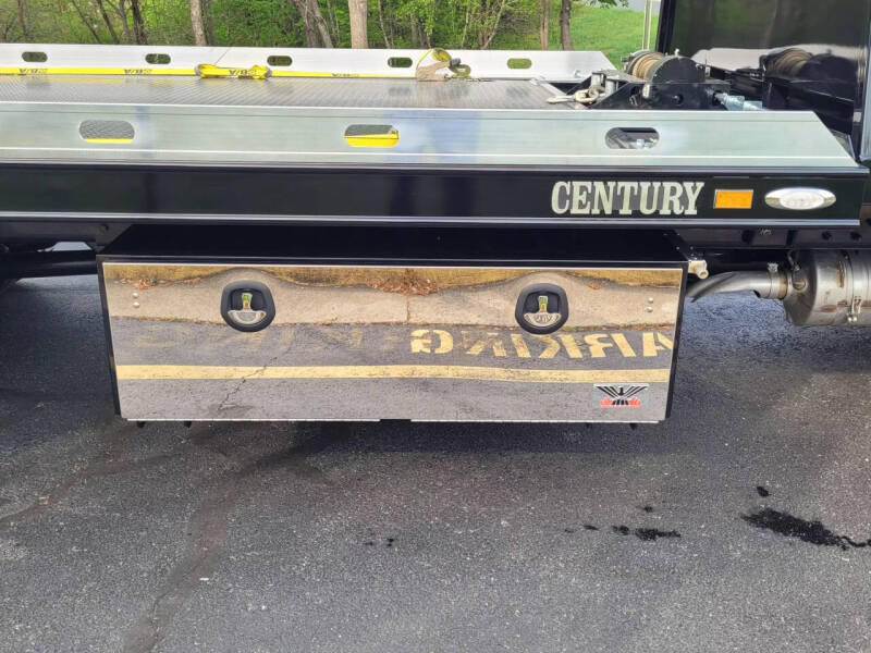 2025 Freightliner M2 106