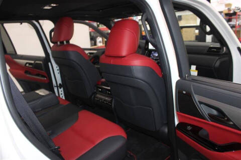 2025 Lexus LX 700h F SPORT Handling