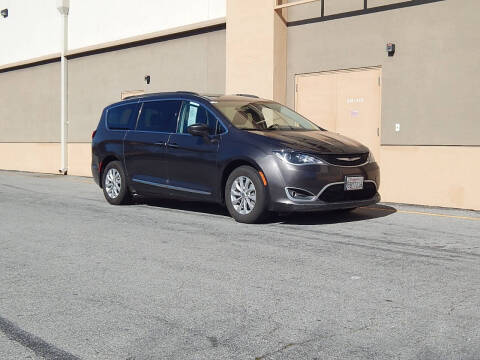 2017 Chrysler Pacifica for sale at Gilroy Motorsports in Gilroy CA
