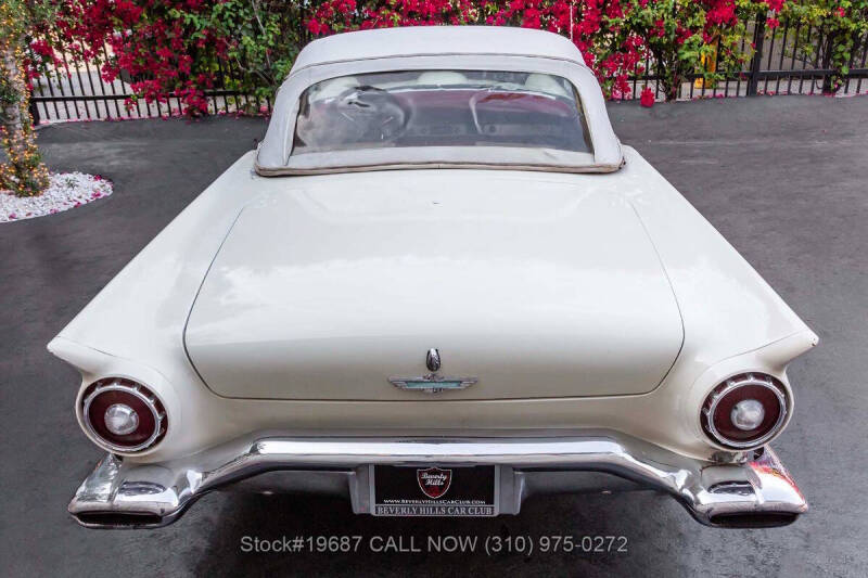 1957 Ford Thunderbird