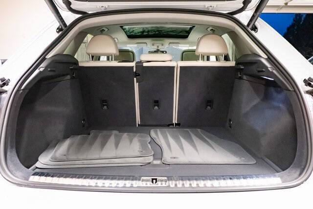 2024 Audi Q3 quattro S line Prem Plus 45 TFSI