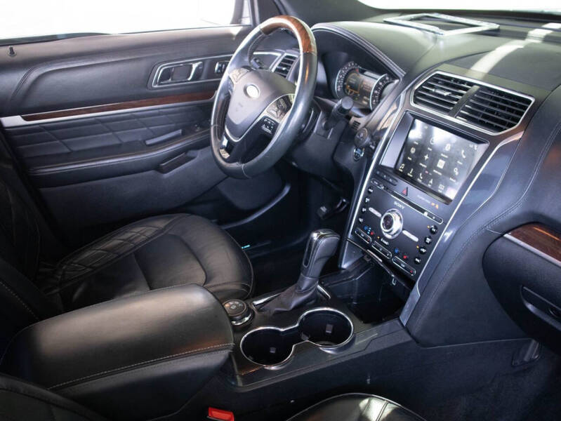 2017 Ford Explorer Platinum