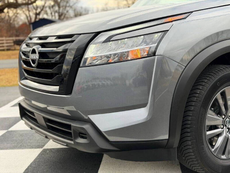 2022 Nissan Pathfinder SV