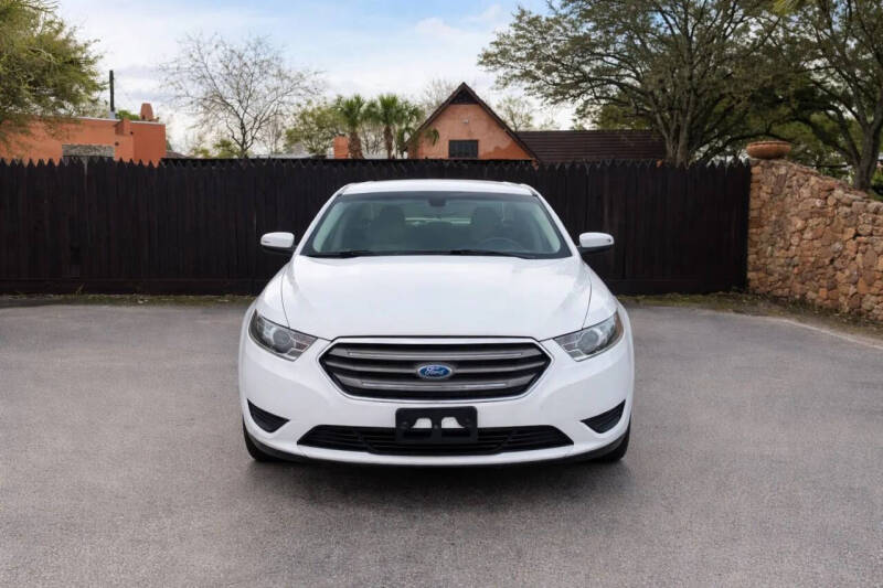 2017 Ford Taurus SE
