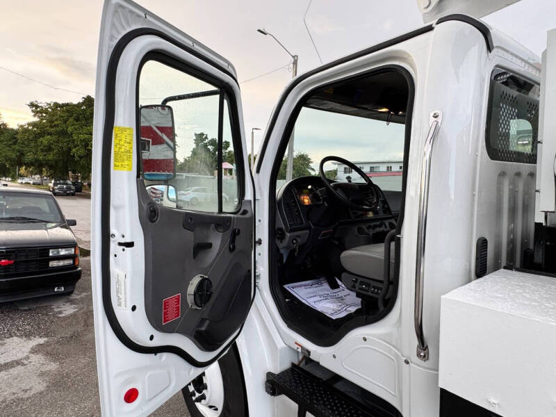 2018 Freightliner M2 106
