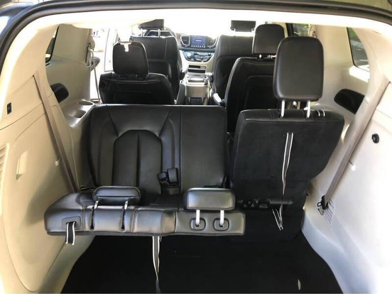 2017 Chrysler Pacifica Touring-L