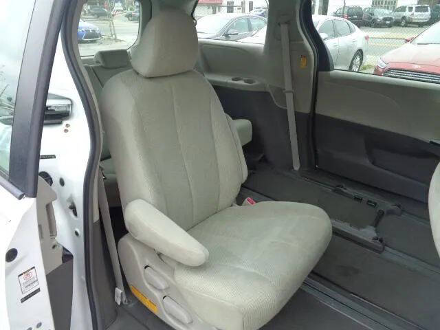 2011 Toyota Sienna Base 7-Passenger
