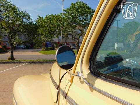 1942 Ford Super Deluxe