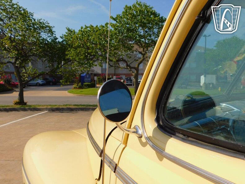 1942 Ford Super Deluxe