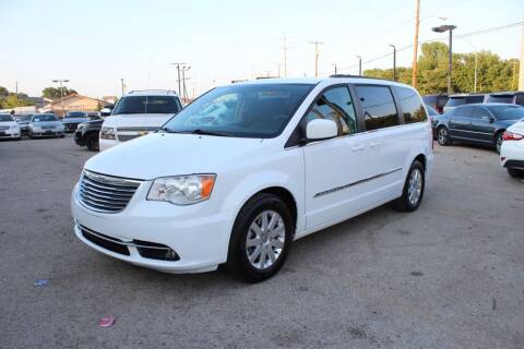 2016 Chrysler Town and Country for sale at IMD Motors Inc in Garland TX