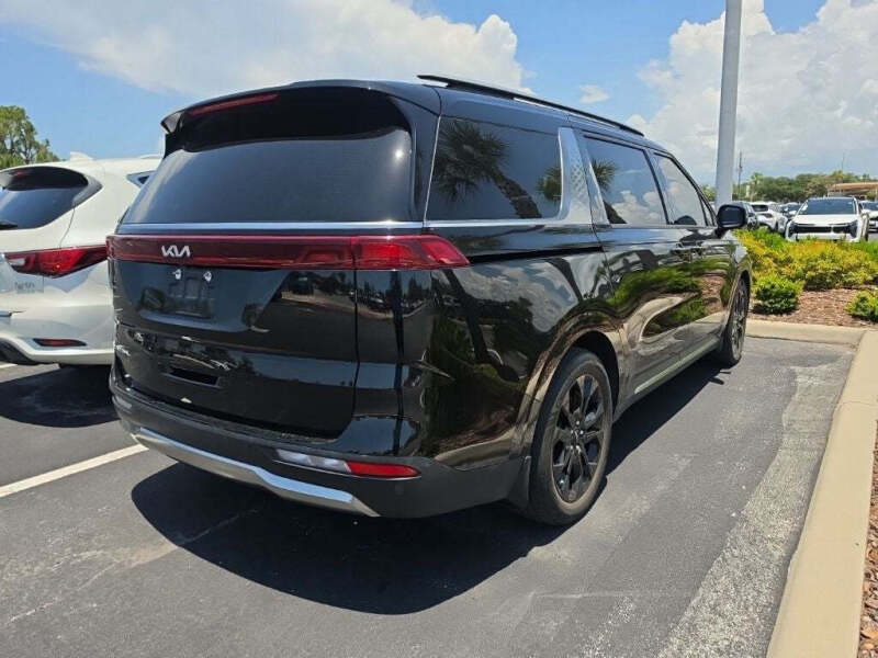 2023 Kia Carnival SX