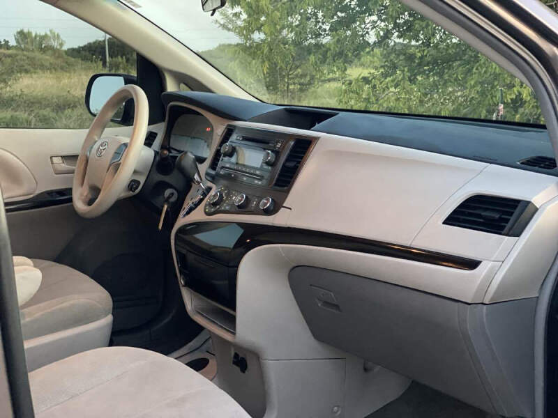 2013 Toyota Sienna L 7-Passenger