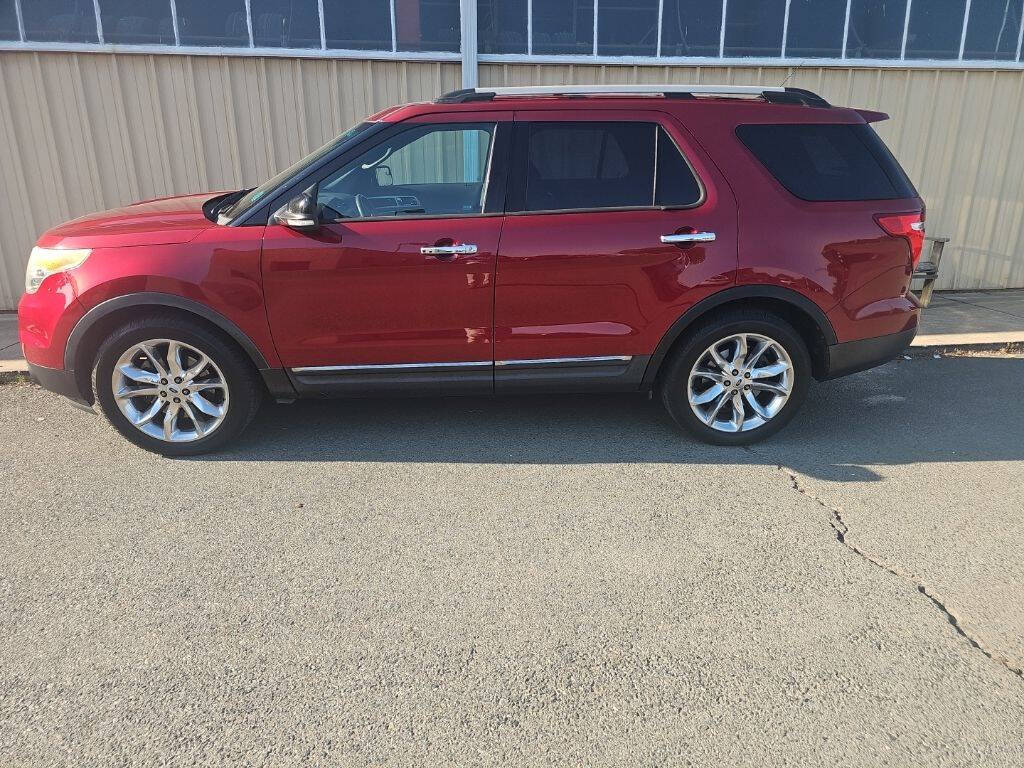 Red 2013 Ford Explorer XLT XLT 4dr SUV 2