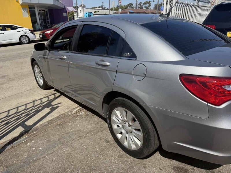 2014 Chrysler 200 LX