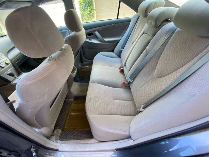 2010 Toyota Camry LE photo 15