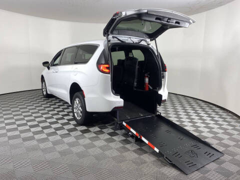 2024 Chrysler Pacifica Touring