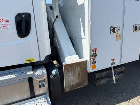 2019 Freightliner M2 106