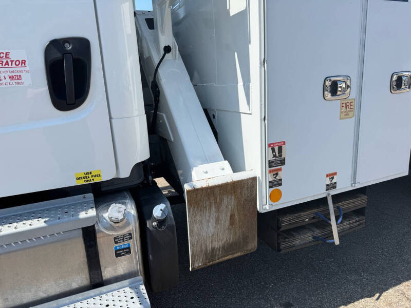 2019 Freightliner M2 106