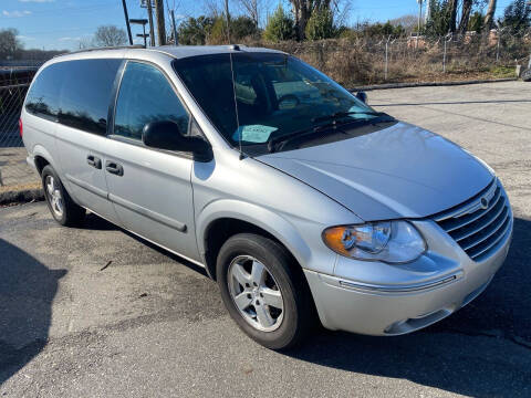 2005 Dodge Grand Caravan for sale at Community Auto Sales in Gastonia NC