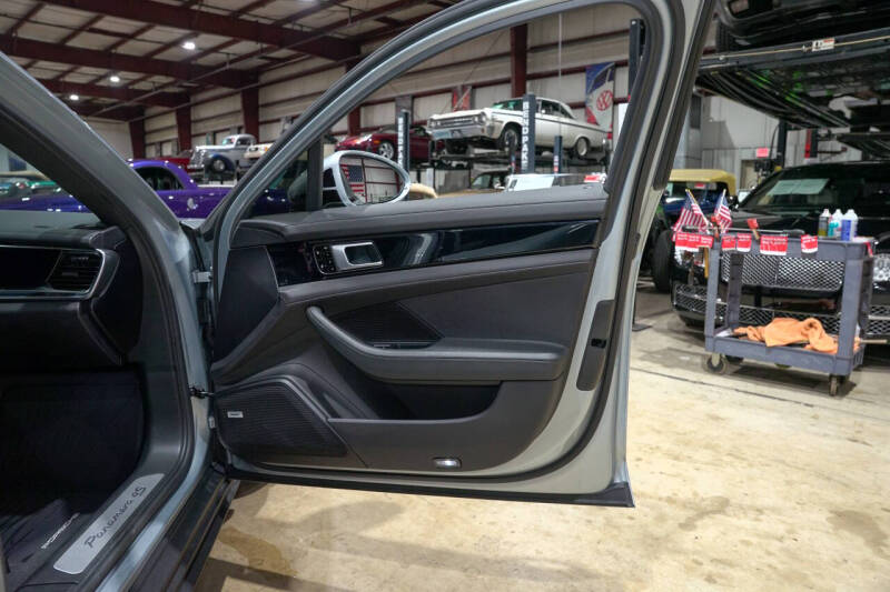 2018 Porsche Panamera 4S